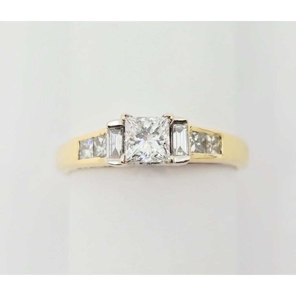 Unique 18k Solid Yellow Gold Designer Ladies Diamond Engagement Ring  Size 650